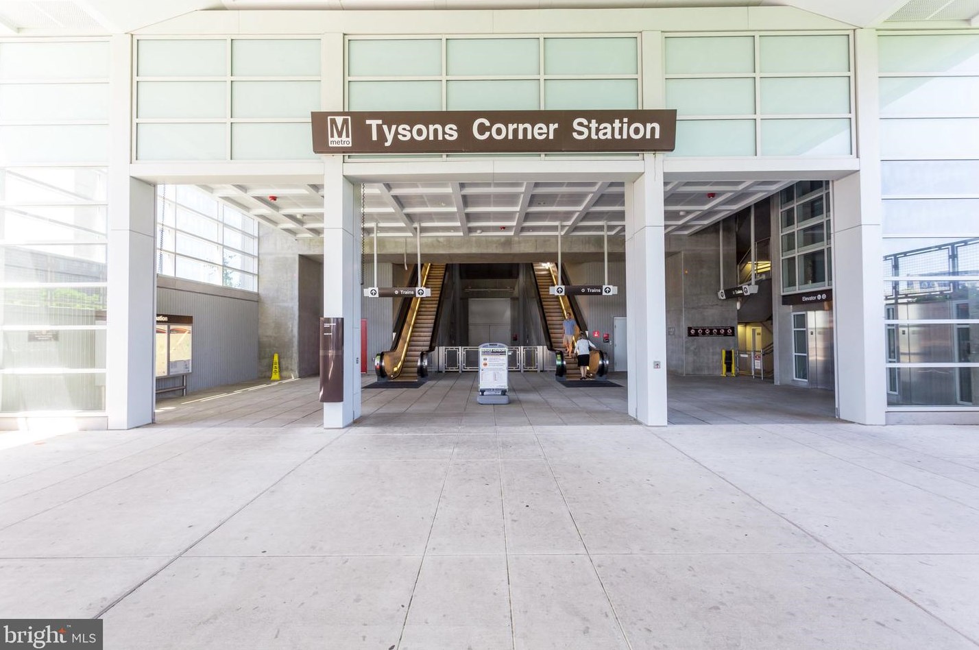 8866 Ashgrove House Ln, Vienna VA  22182-5561 exterior