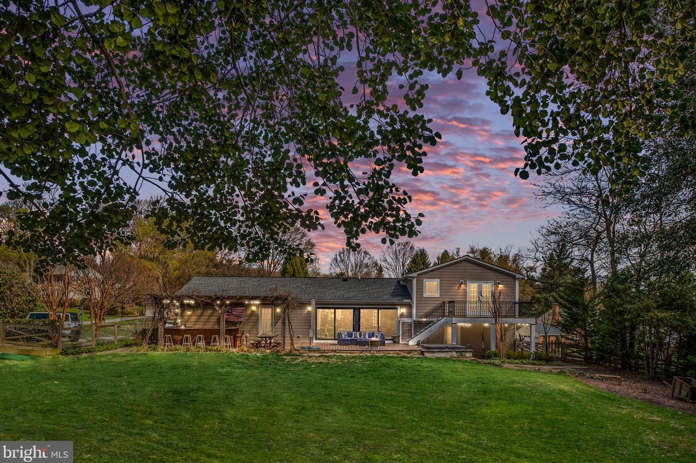 10025 Garrett St, Vienna VA  22181-3145 exterior