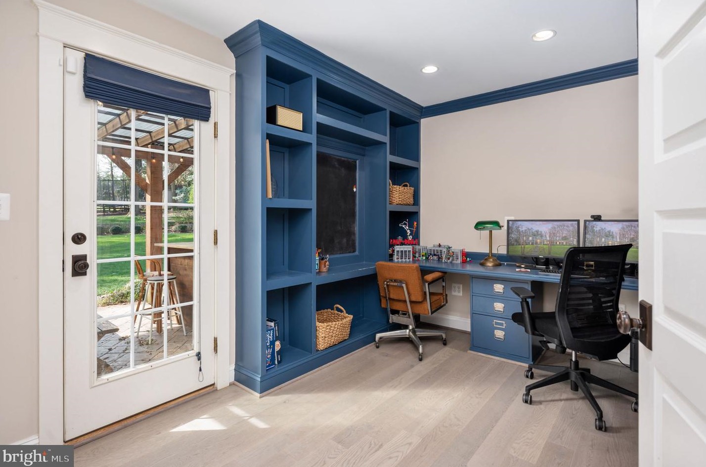 10025 Garrett St, Vienna VA  22181-3145 exterior