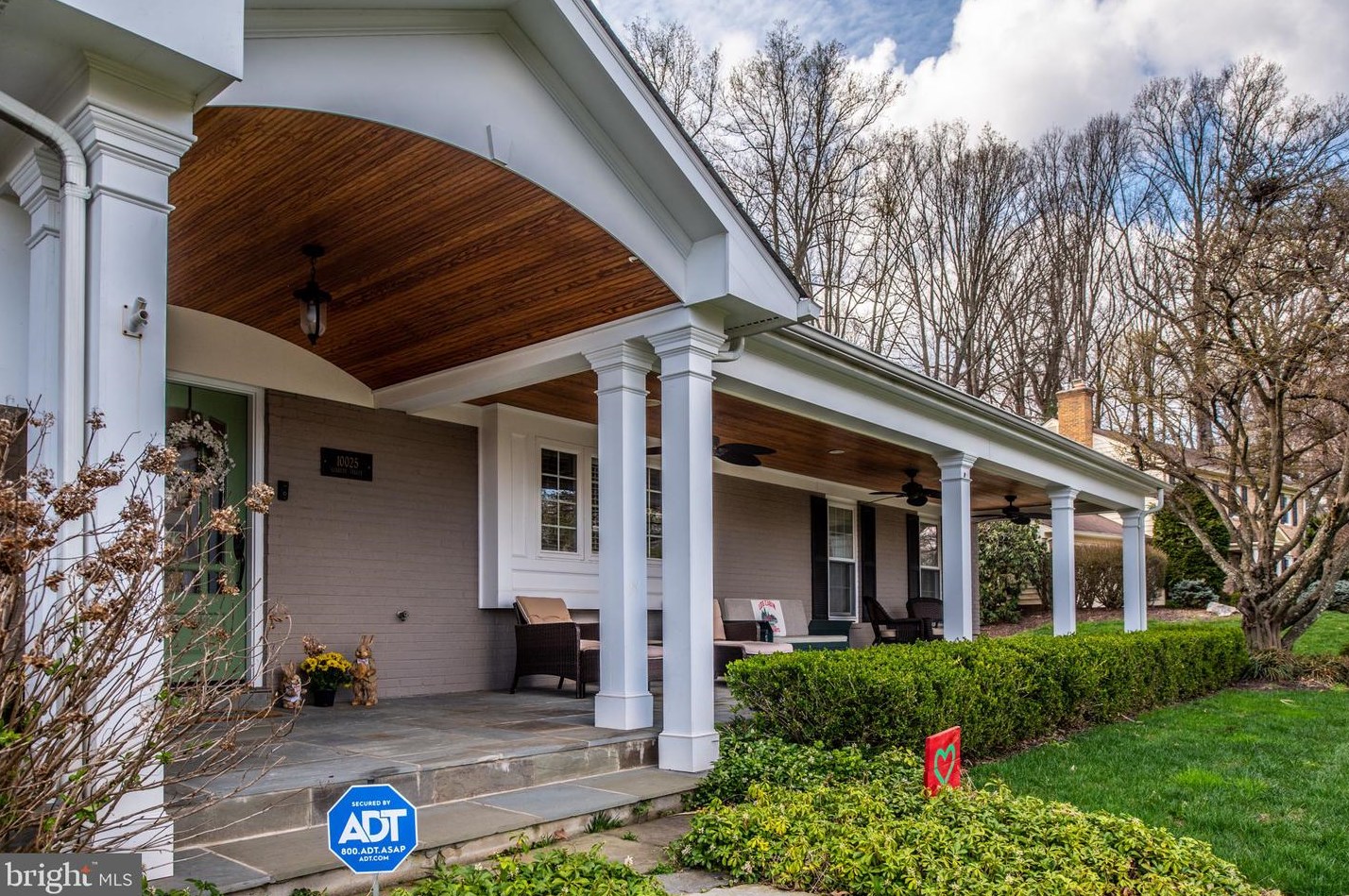 10025 Garrett St, Vienna VA  22181-3145 exterior