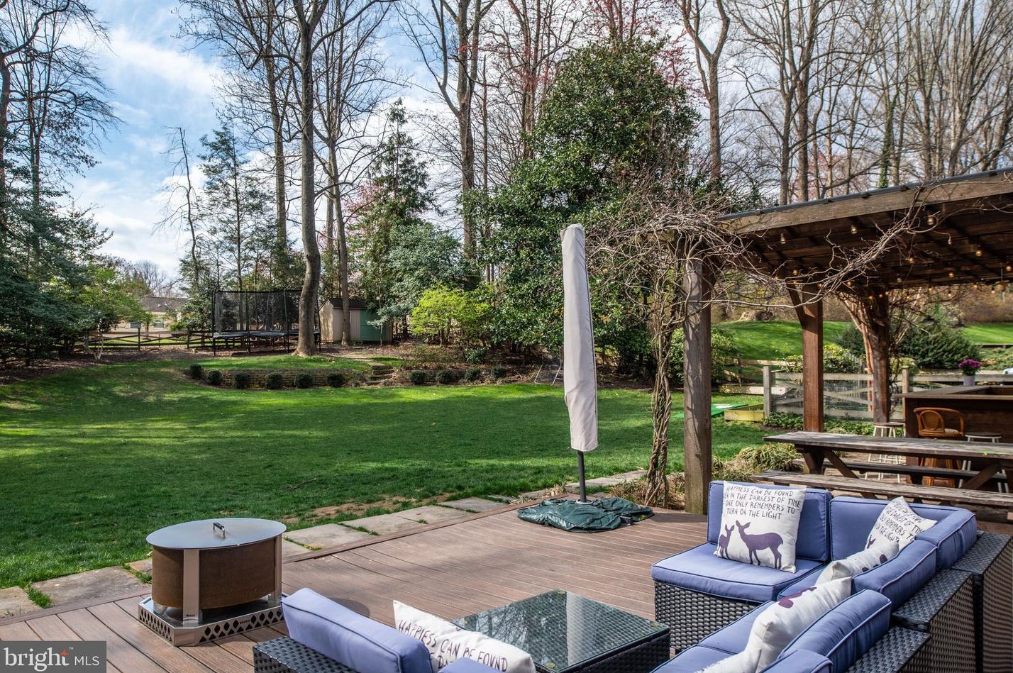 10025 Garrett St, Vienna VA  22181-3145 exterior