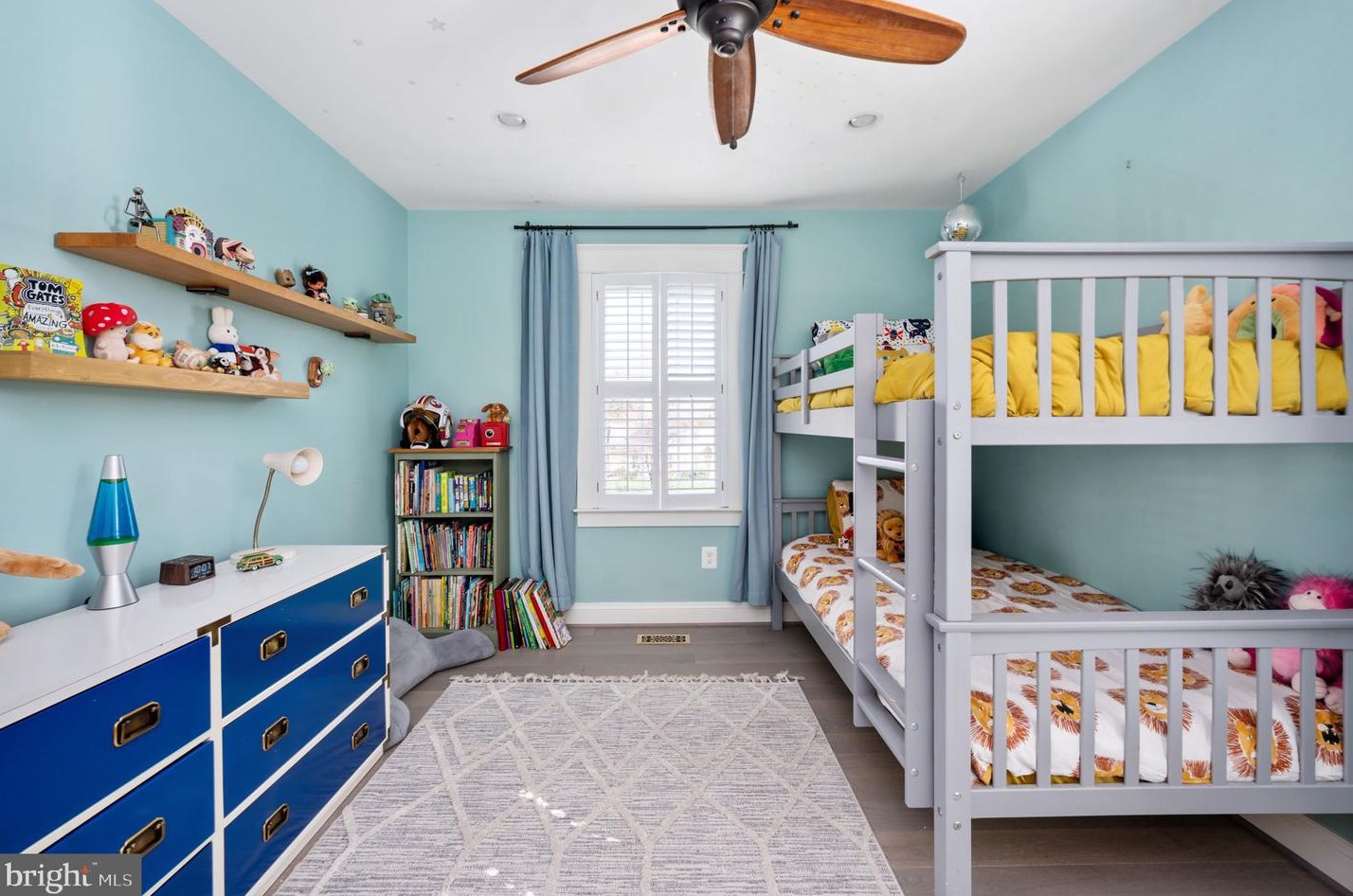 10025 Garrett St, Vienna VA  22181-3145 exterior