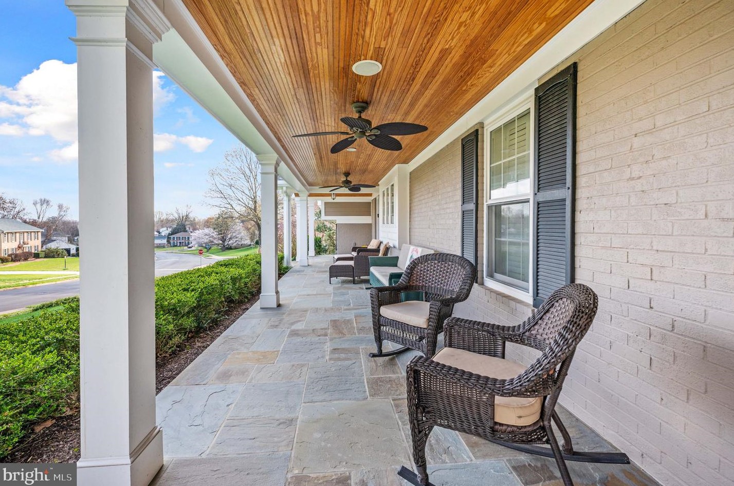 10025 Garrett St, Vienna VA  22181-3145 exterior