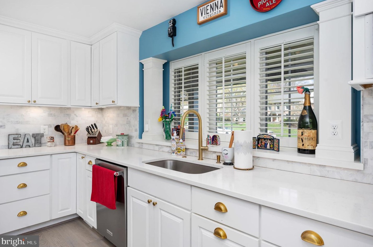 10025 Garrett St, Vienna VA  22181-3145 exterior