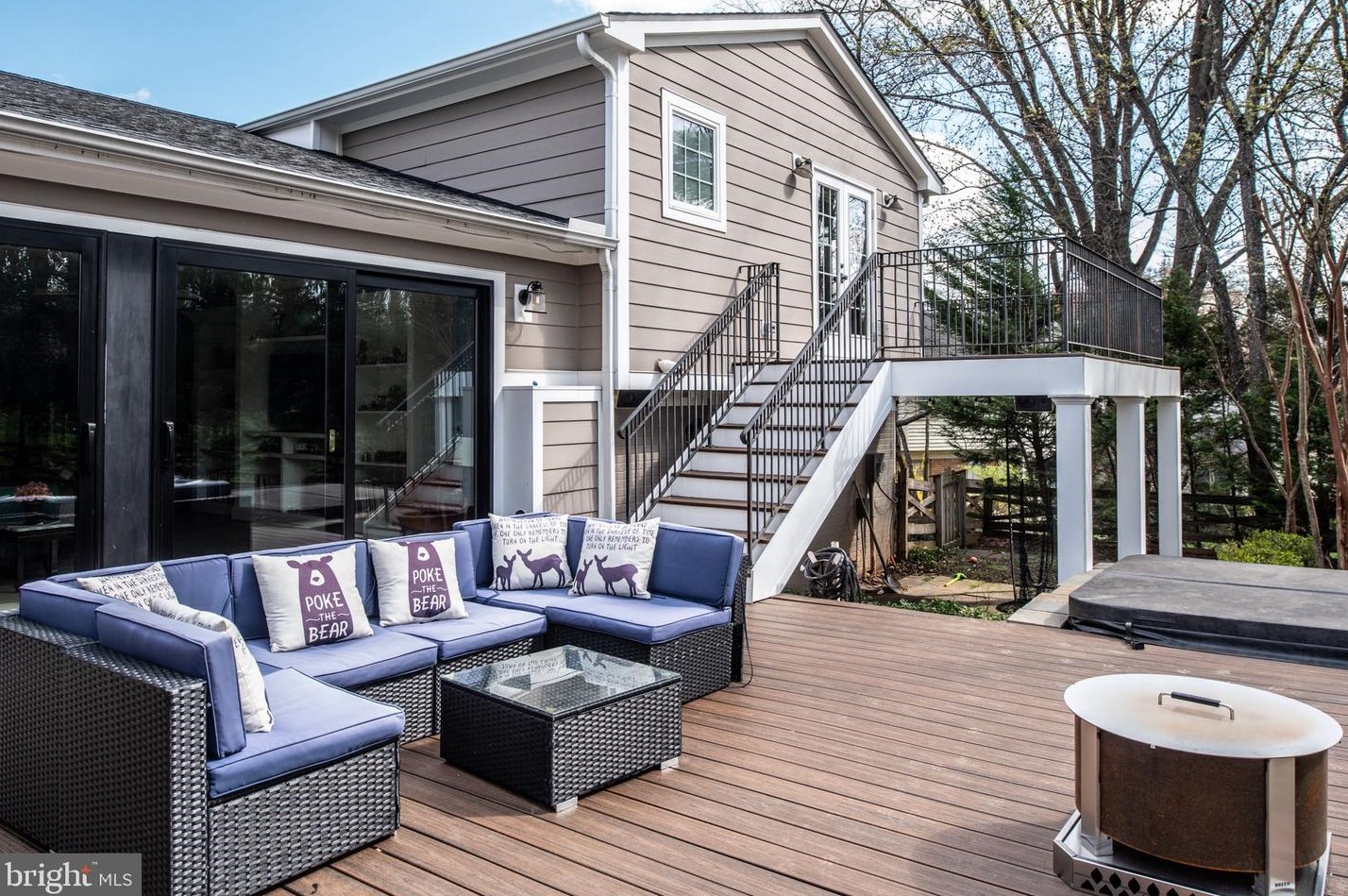 10025 Garrett St, Vienna VA  22181-3145 exterior