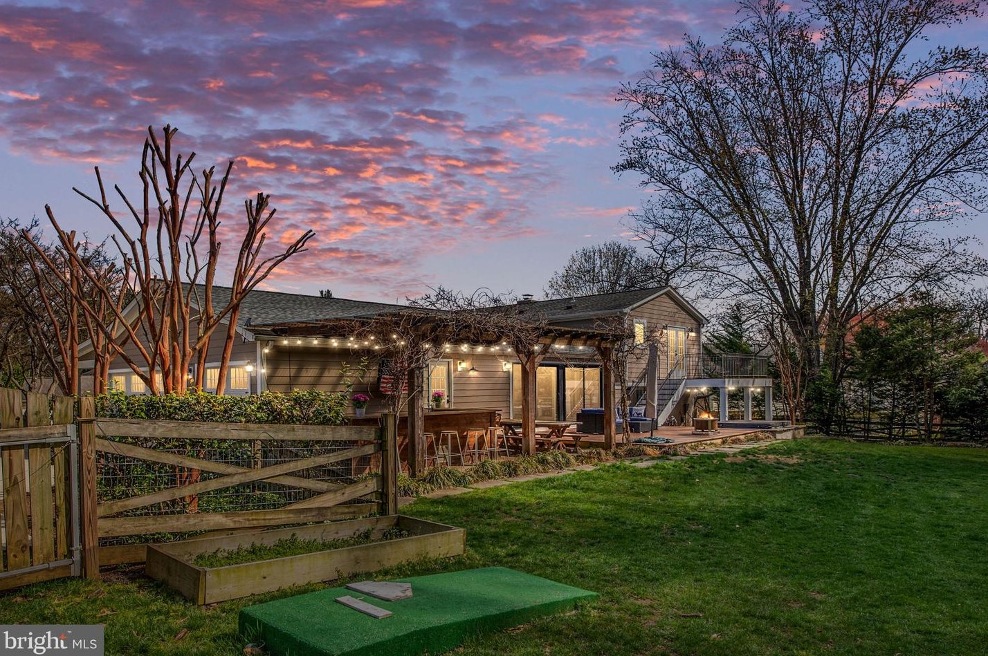 10025 Garrett St, Vienna VA  22181-3145 exterior