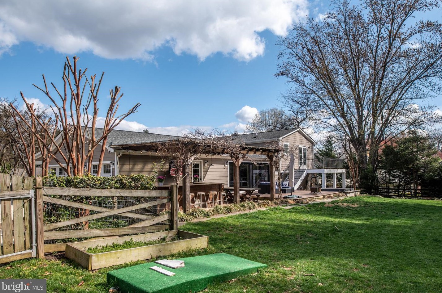 10025 Garrett St, Vienna VA  22181-3145 exterior