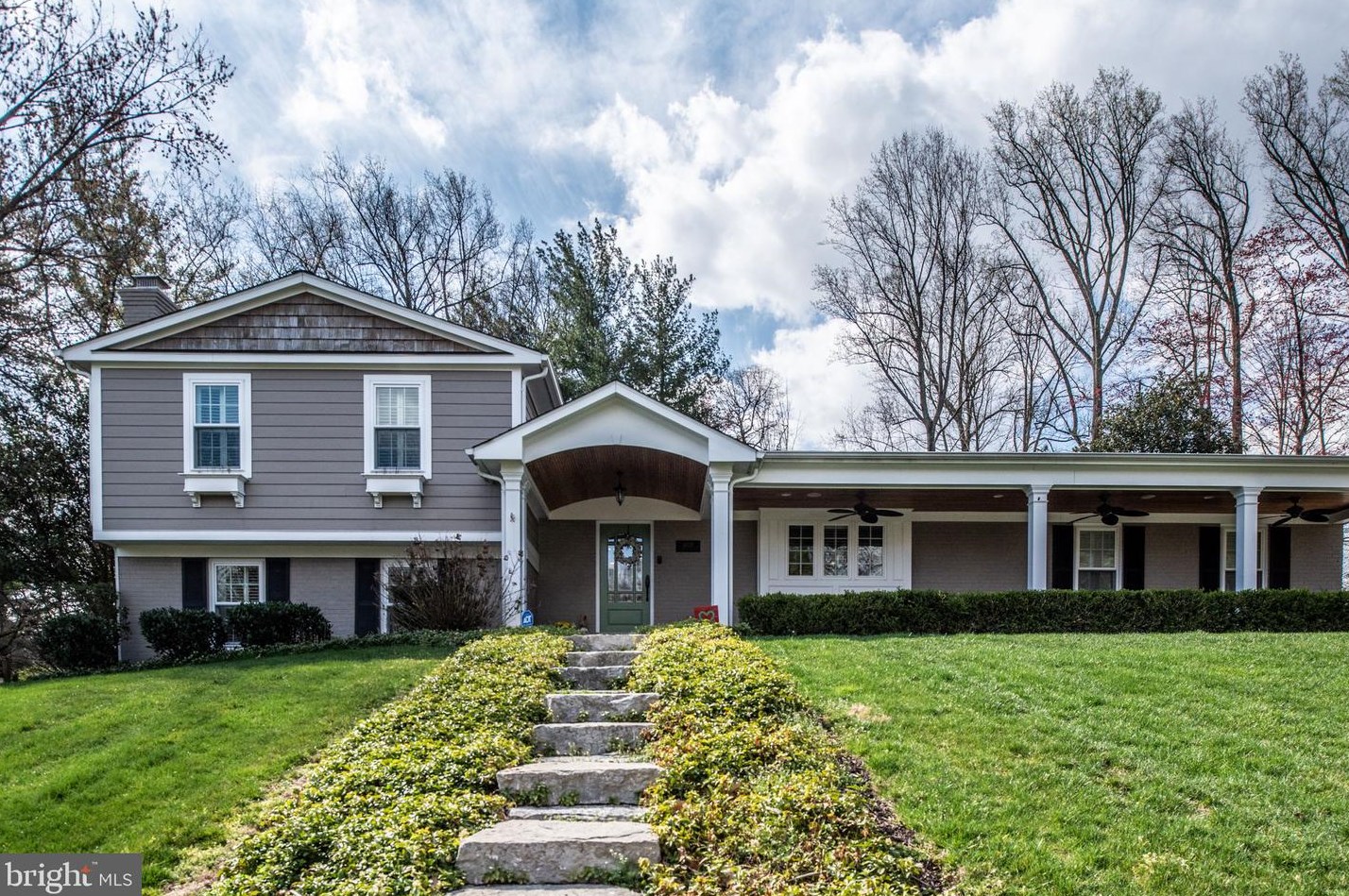 10025 Garrett St, Vienna VA  22181-3145 exterior