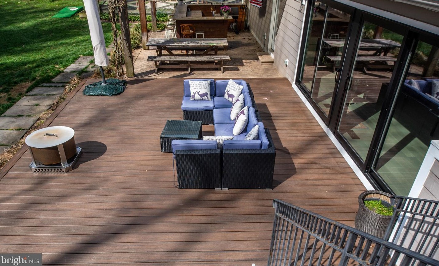 10025 Garrett St, Vienna VA  22181-3145 exterior