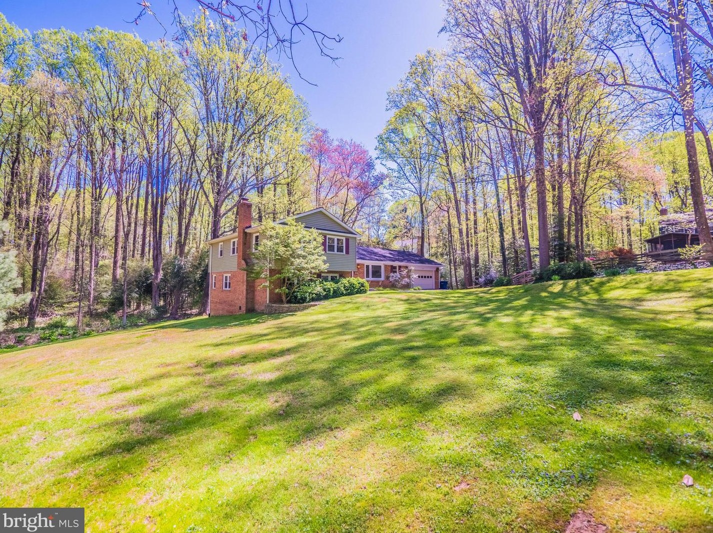 12208 Westwood Hills Dr, Herndon, VA 20171