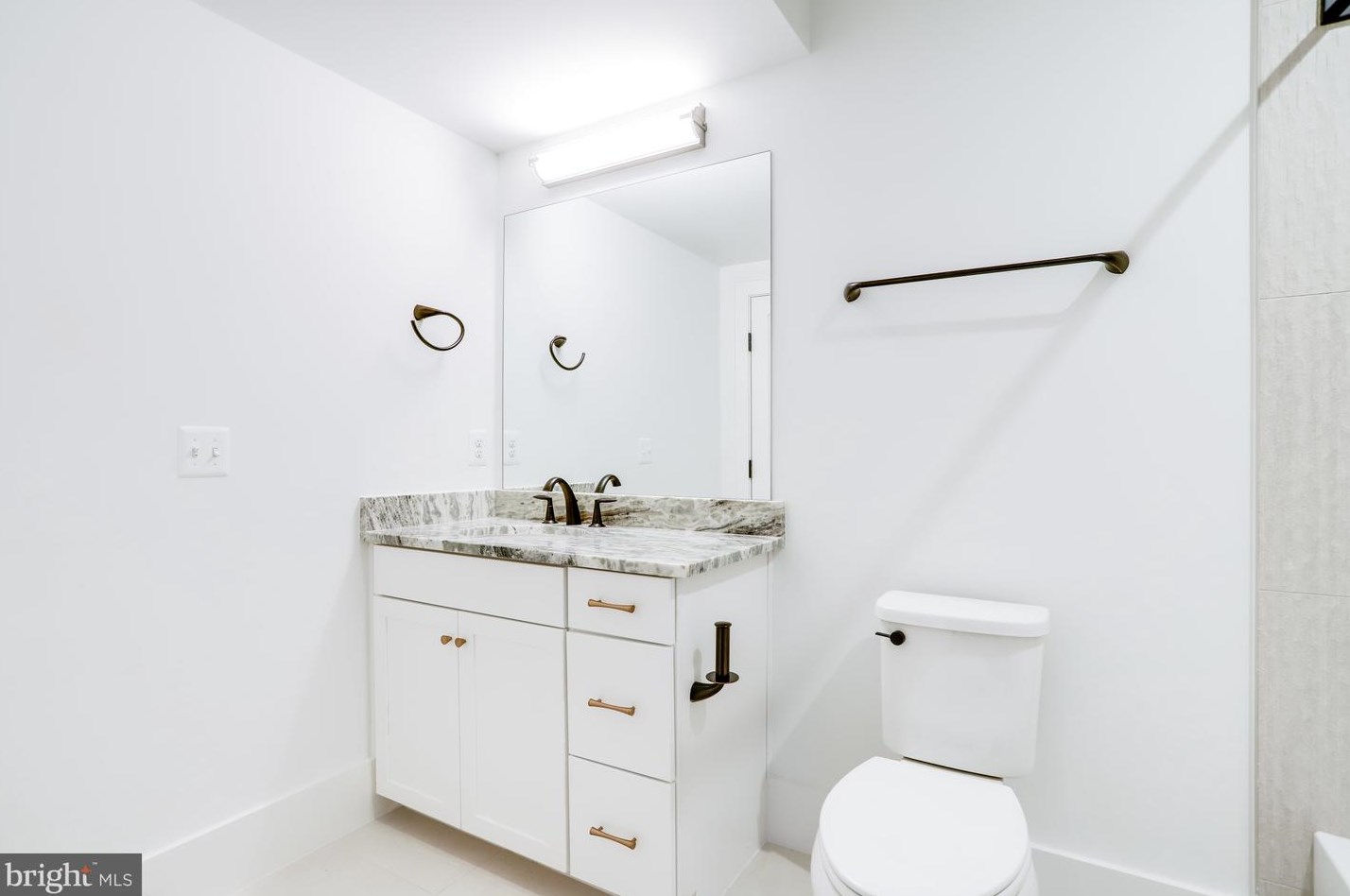 413 Cynthia Ln, Vienna VA  22180-3514 exterior