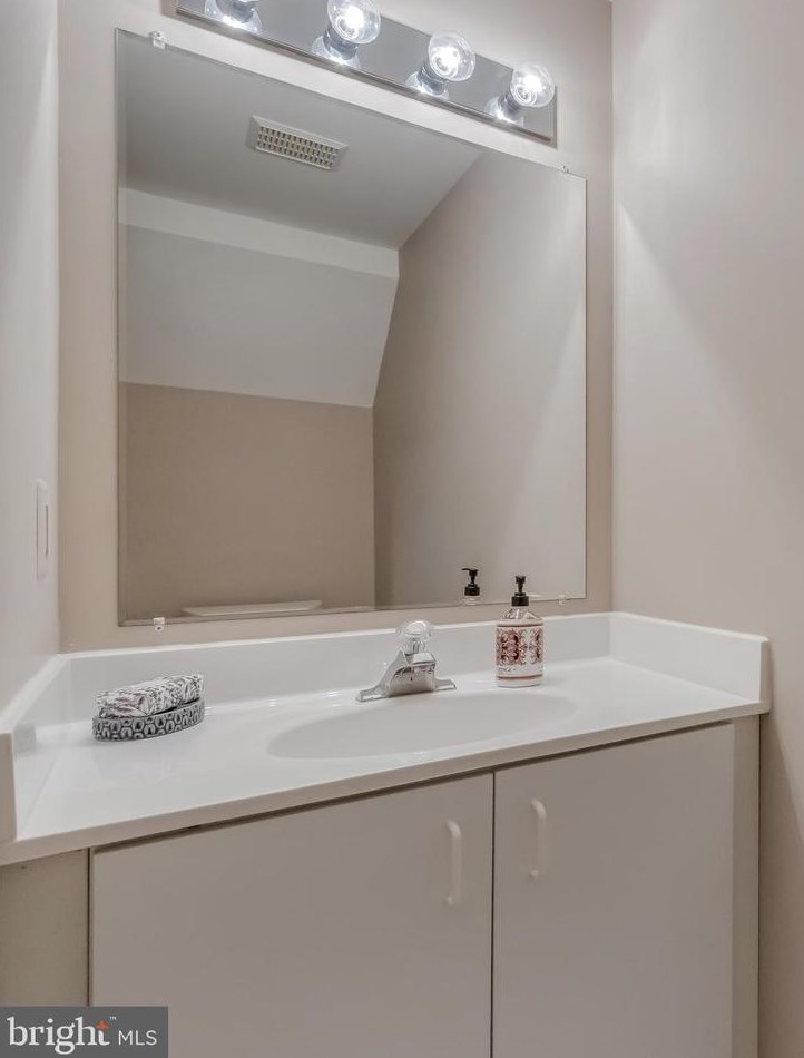 9119 Cricklewood Ct, Vienna VA  22182-1702 exterior