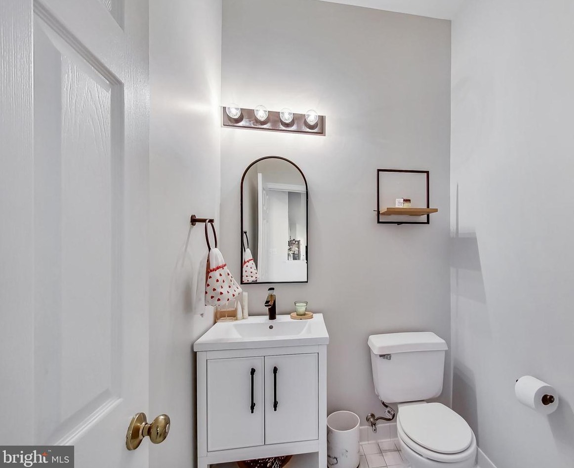 4017 Rosemeade Dr, Fairfax VA  22033-2873 exterior