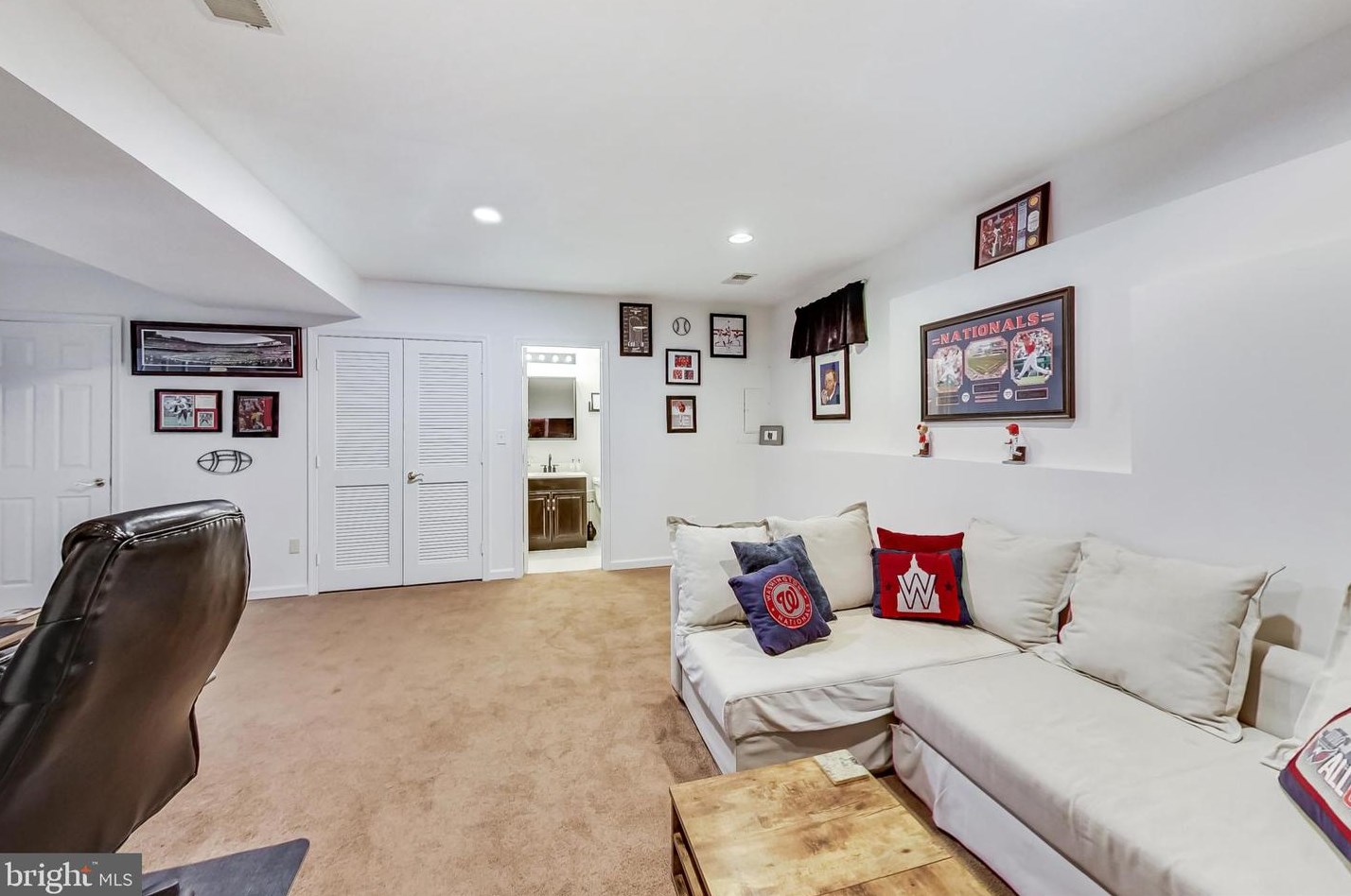 4017 Rosemeade Dr, Fairfax VA  22033-2873 exterior