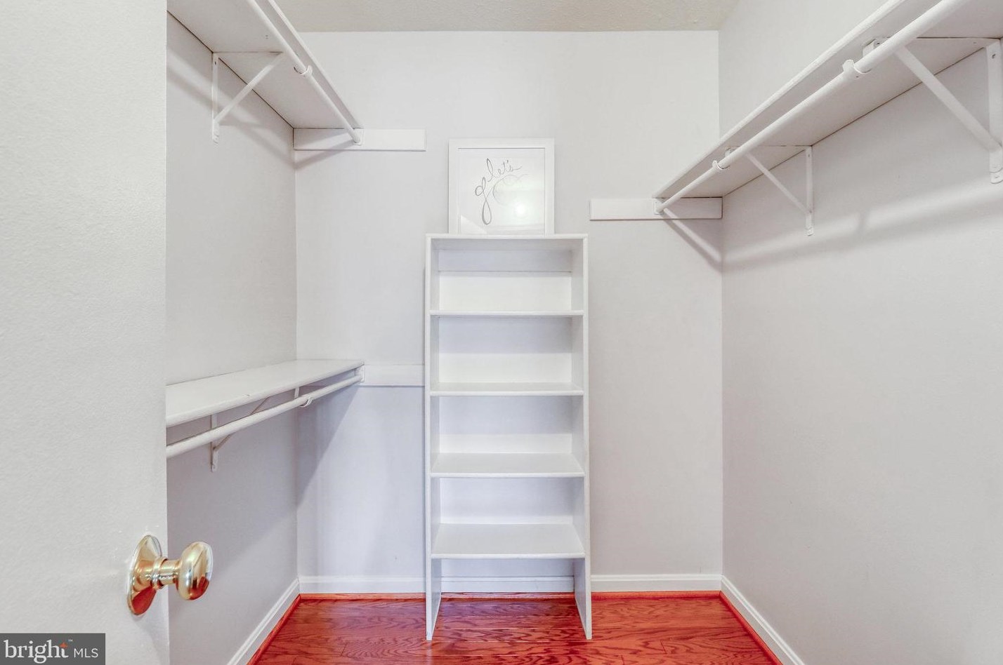 10049 Oakton Ter Rd, Vienna VA  22124-2938 exterior