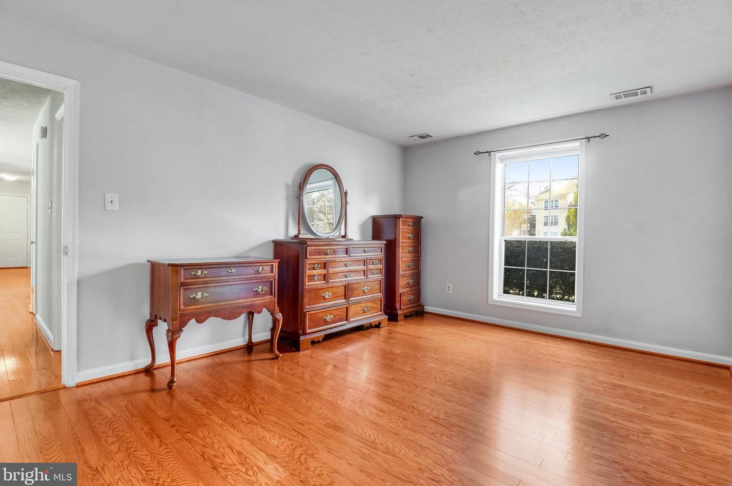 10049 Oakton Ter Rd, Vienna VA  22124-2938 exterior