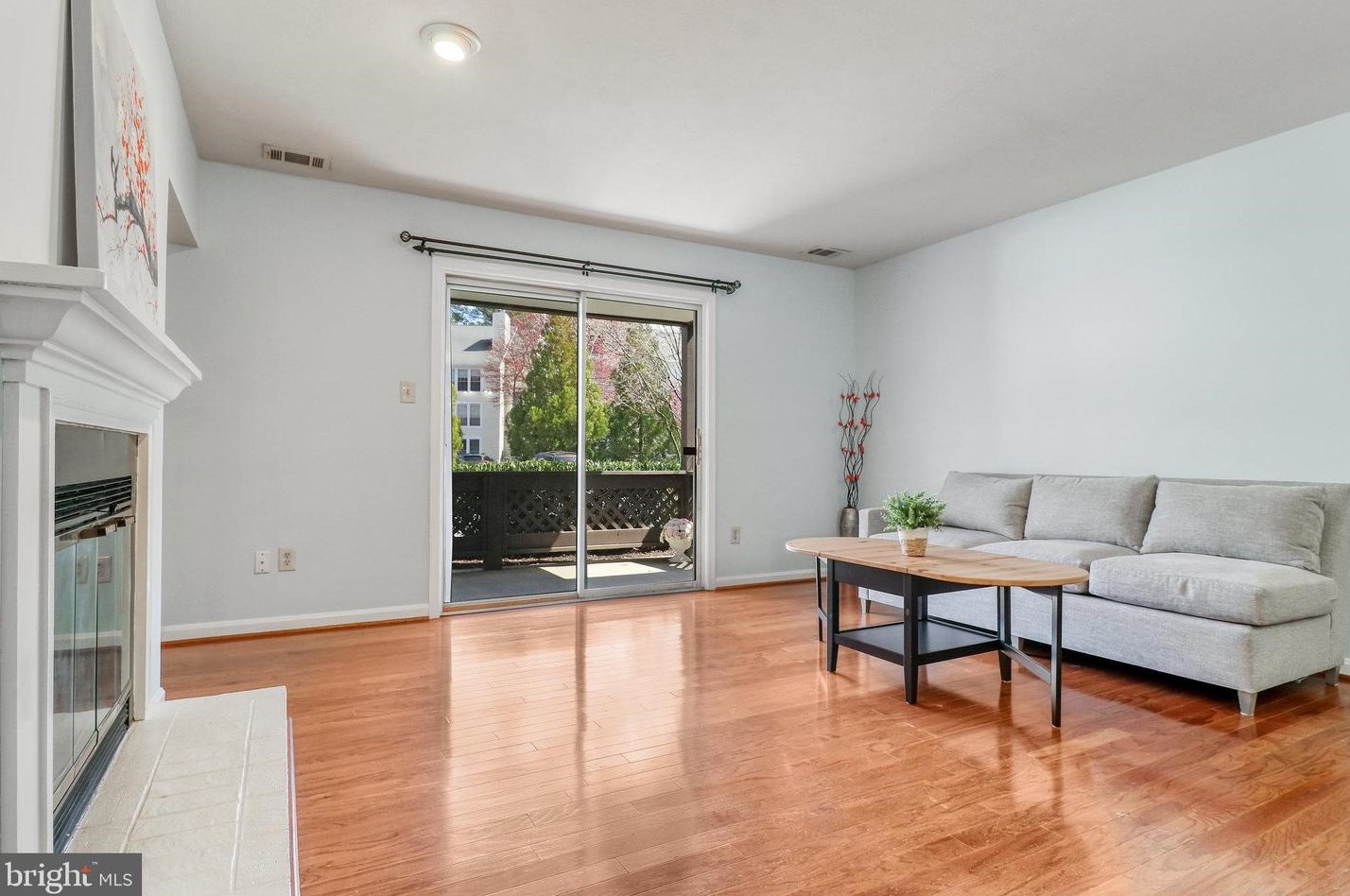 10049 Oakton Ter Rd, Vienna VA  22124-2938 exterior