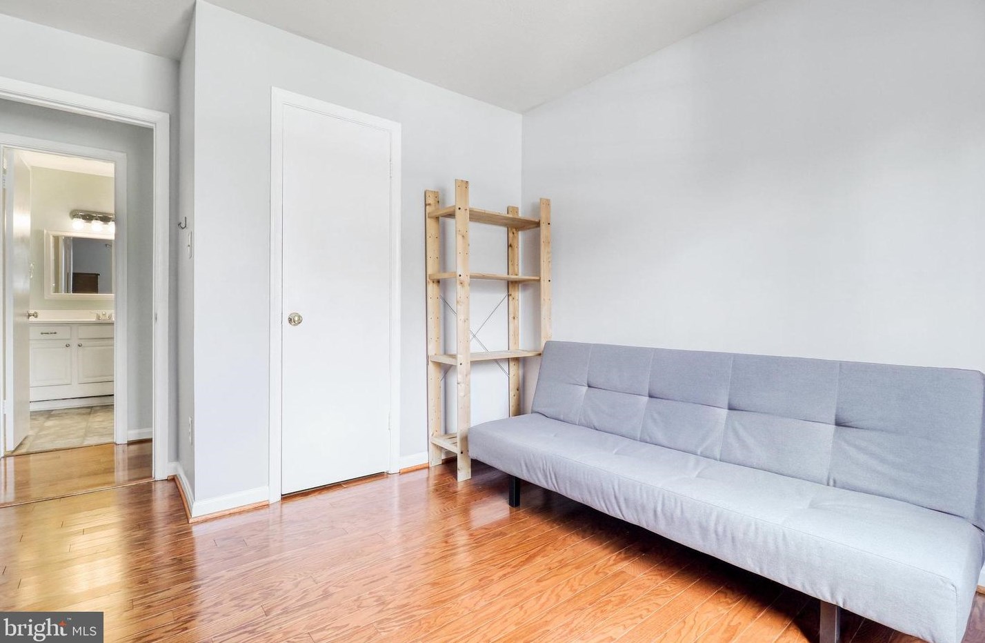 10049 Oakton Ter Rd, Vienna VA  22124-2938 exterior