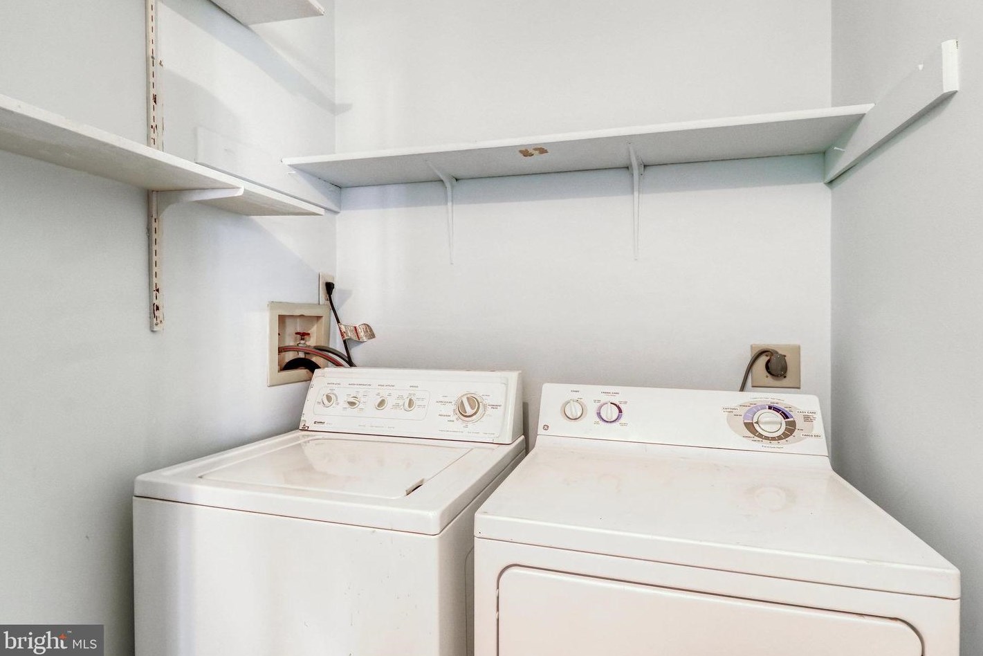 10049 Oakton Ter Rd, Vienna VA  22124-2938 exterior