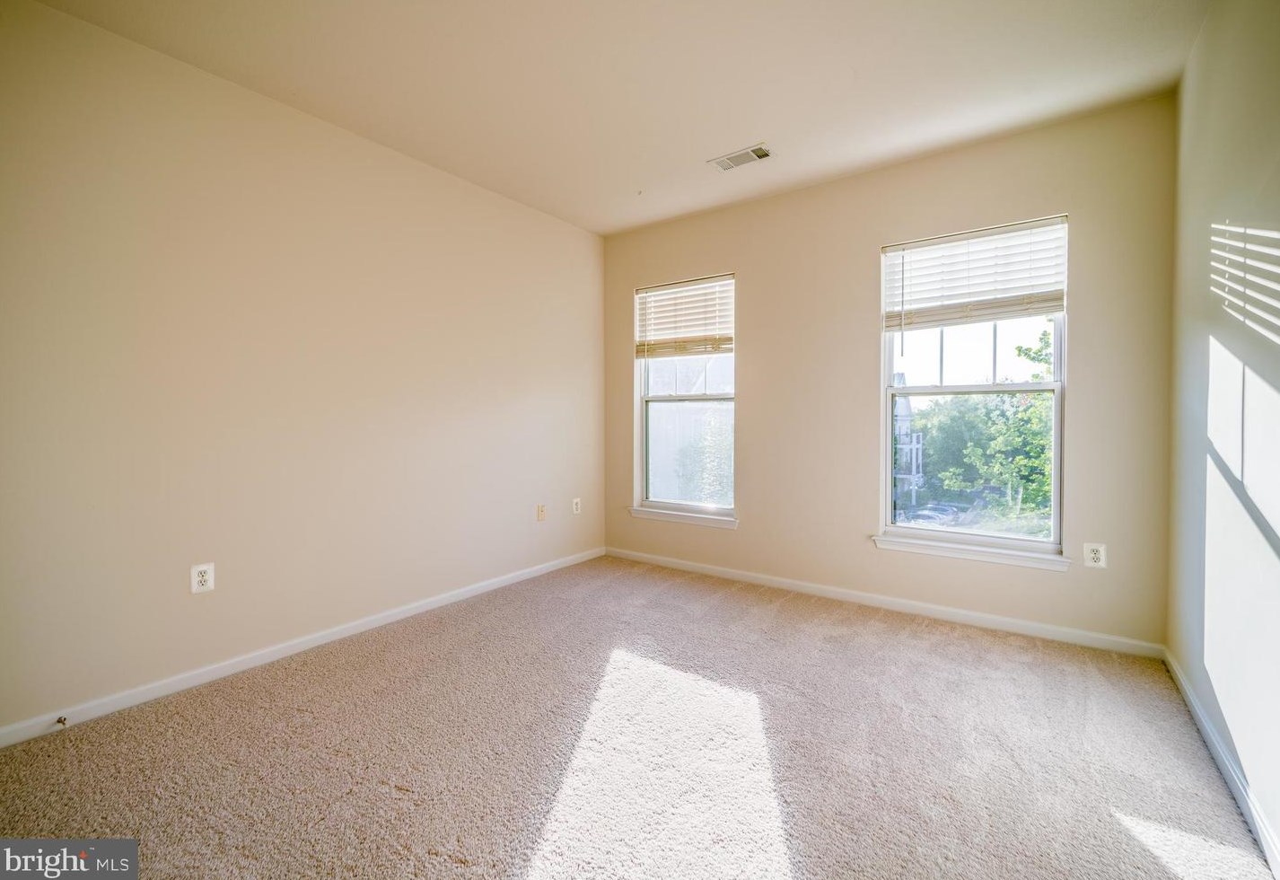 13405 Connor Dr, Centreville VA 20120-3034 exterior