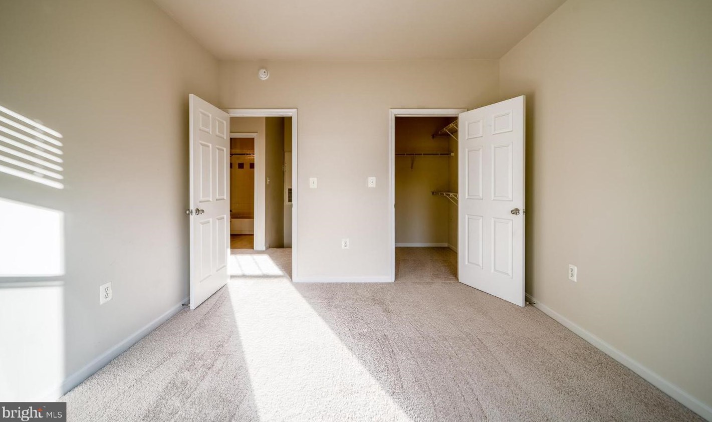 13405 Connor Dr, Centreville VA 20120-3034 exterior