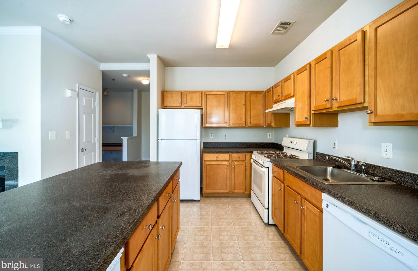 13405 Connor Dr, Centreville VA 20120-3034 exterior