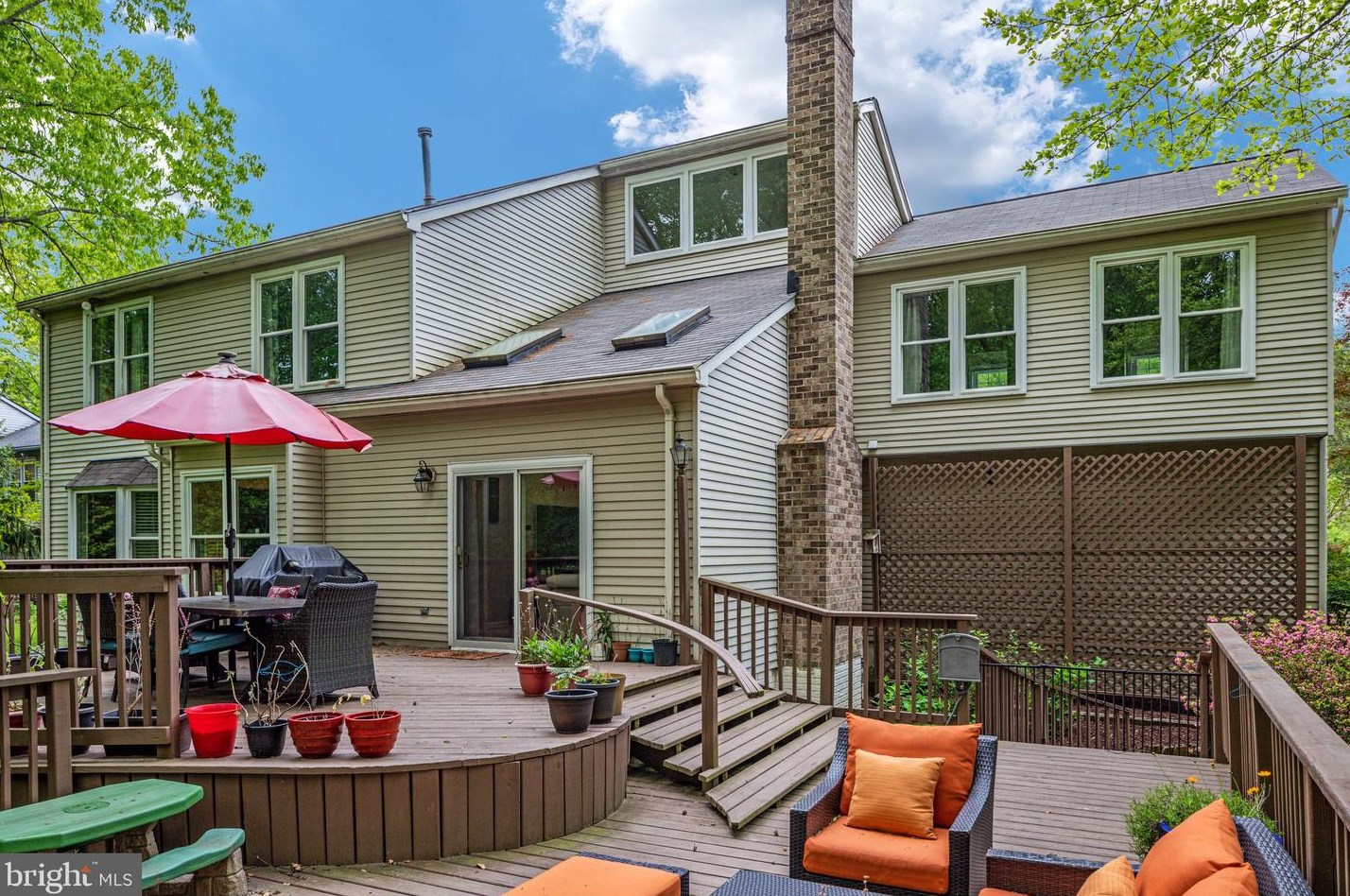 10300 Dunn Meadow Rd, Vienna VA  22182-1361 exterior
