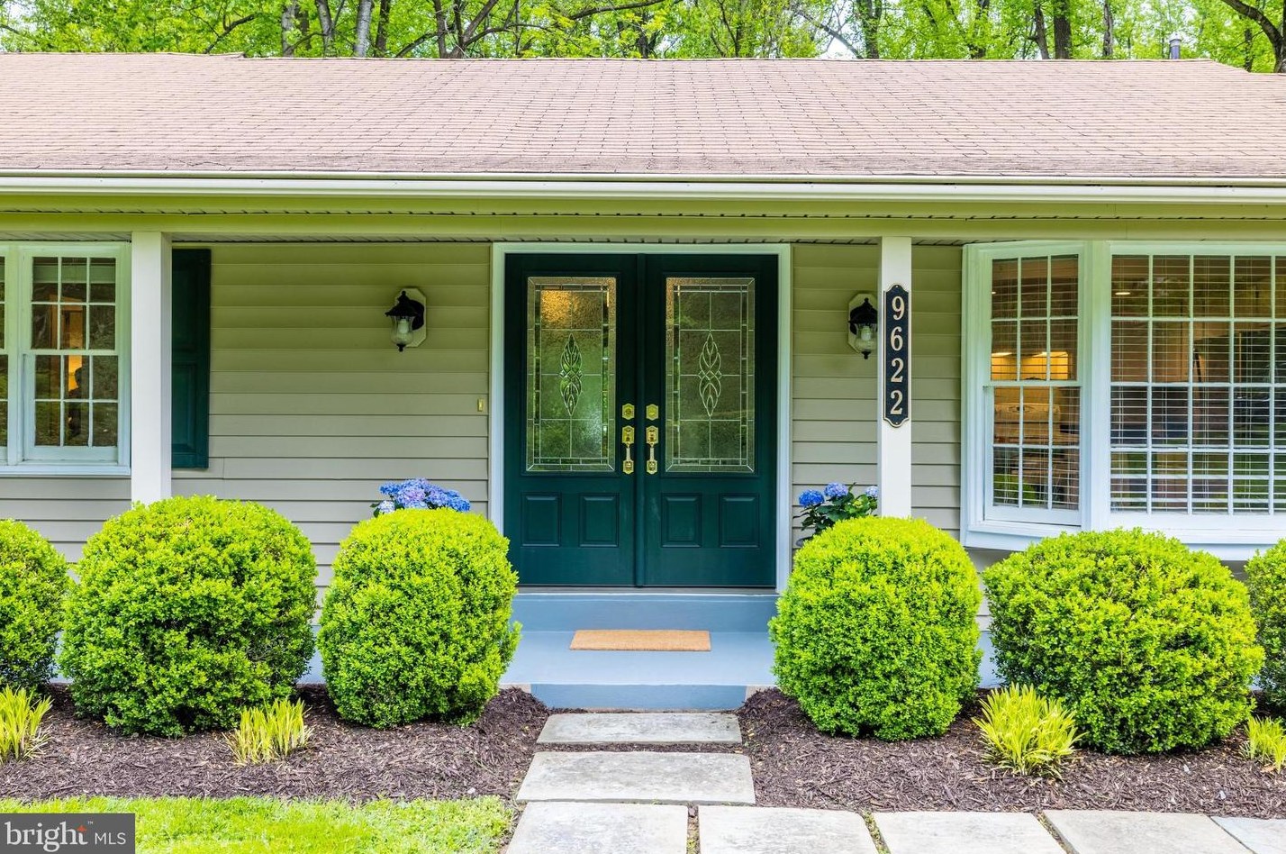 9622 Cinnamon Creek Dr, Vienna VA  22182-1428 exterior