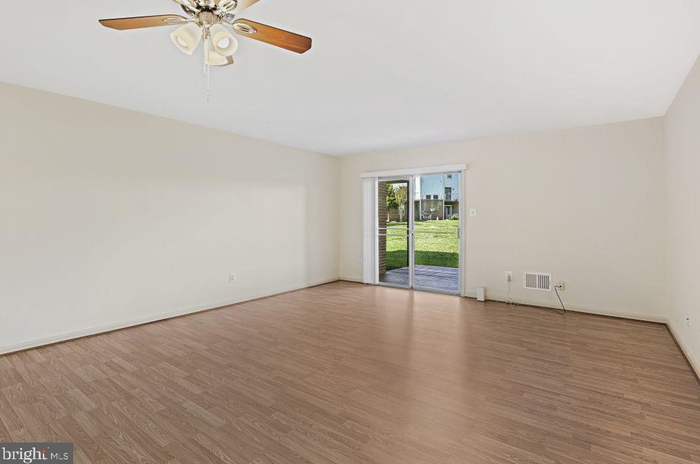14466 Golden Oak Rd, Centreville VA  20121-2249 exterior