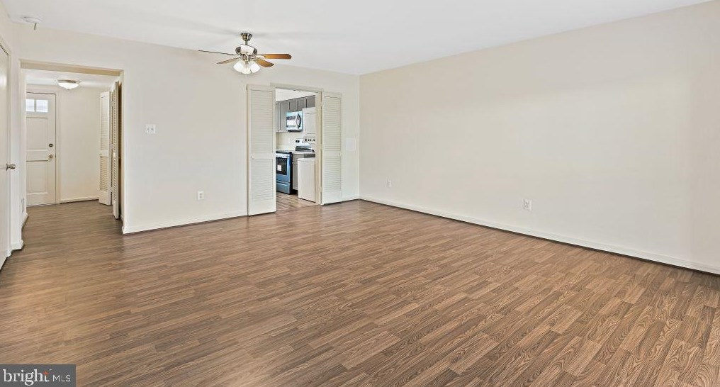 14466 Golden Oak Rd, Centreville VA  20121-2249 exterior