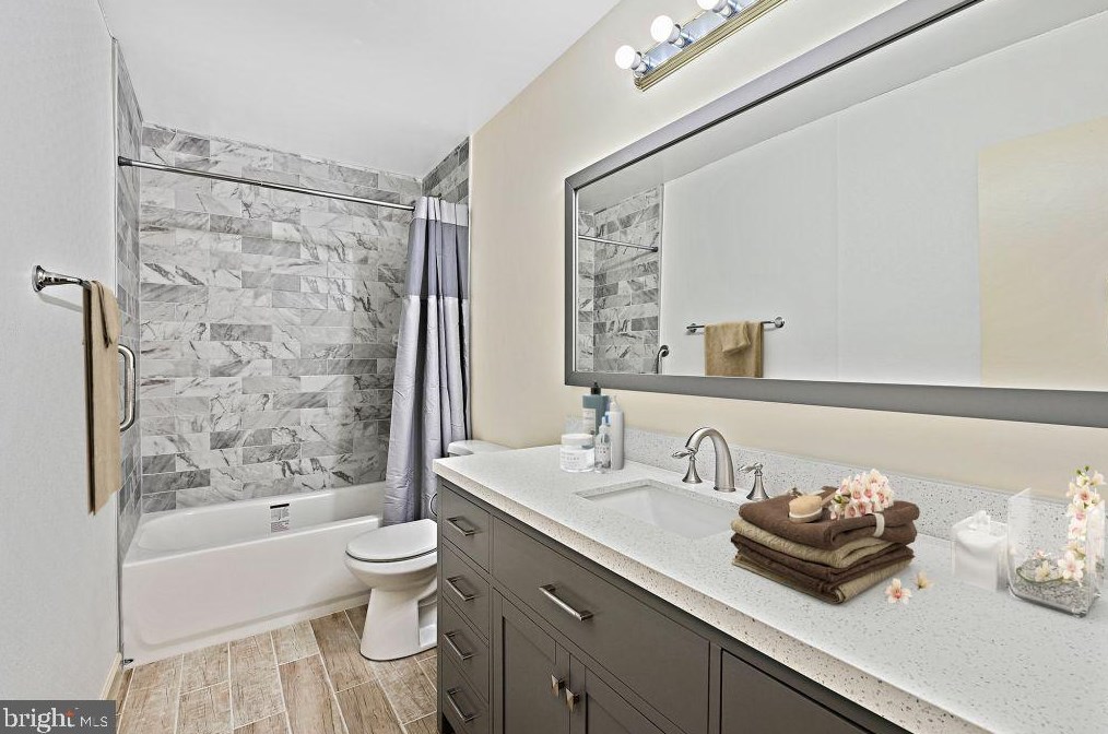 14466 Golden Oak Rd, Centreville VA  20121-2249 exterior