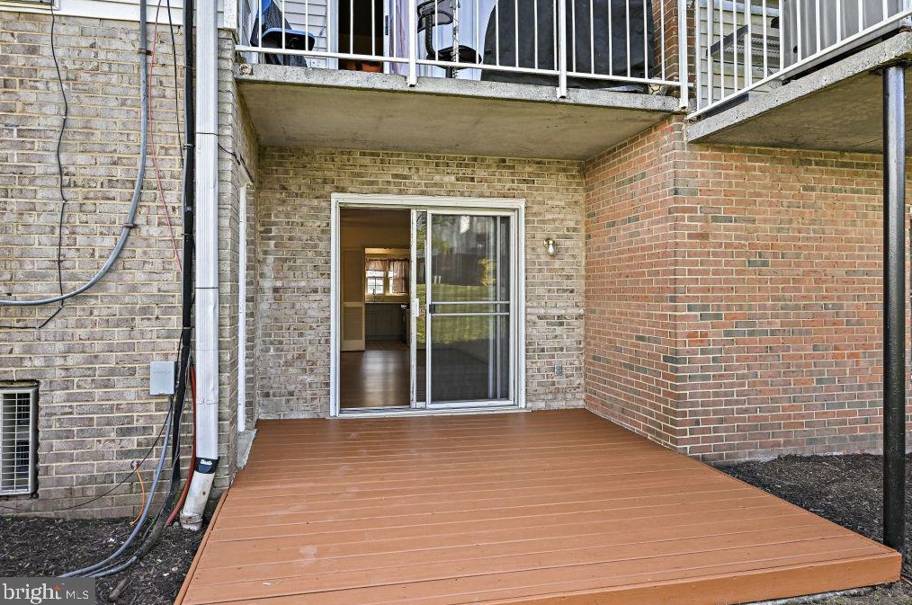14466 Golden Oak Rd, Centreville VA  20121-2249 exterior