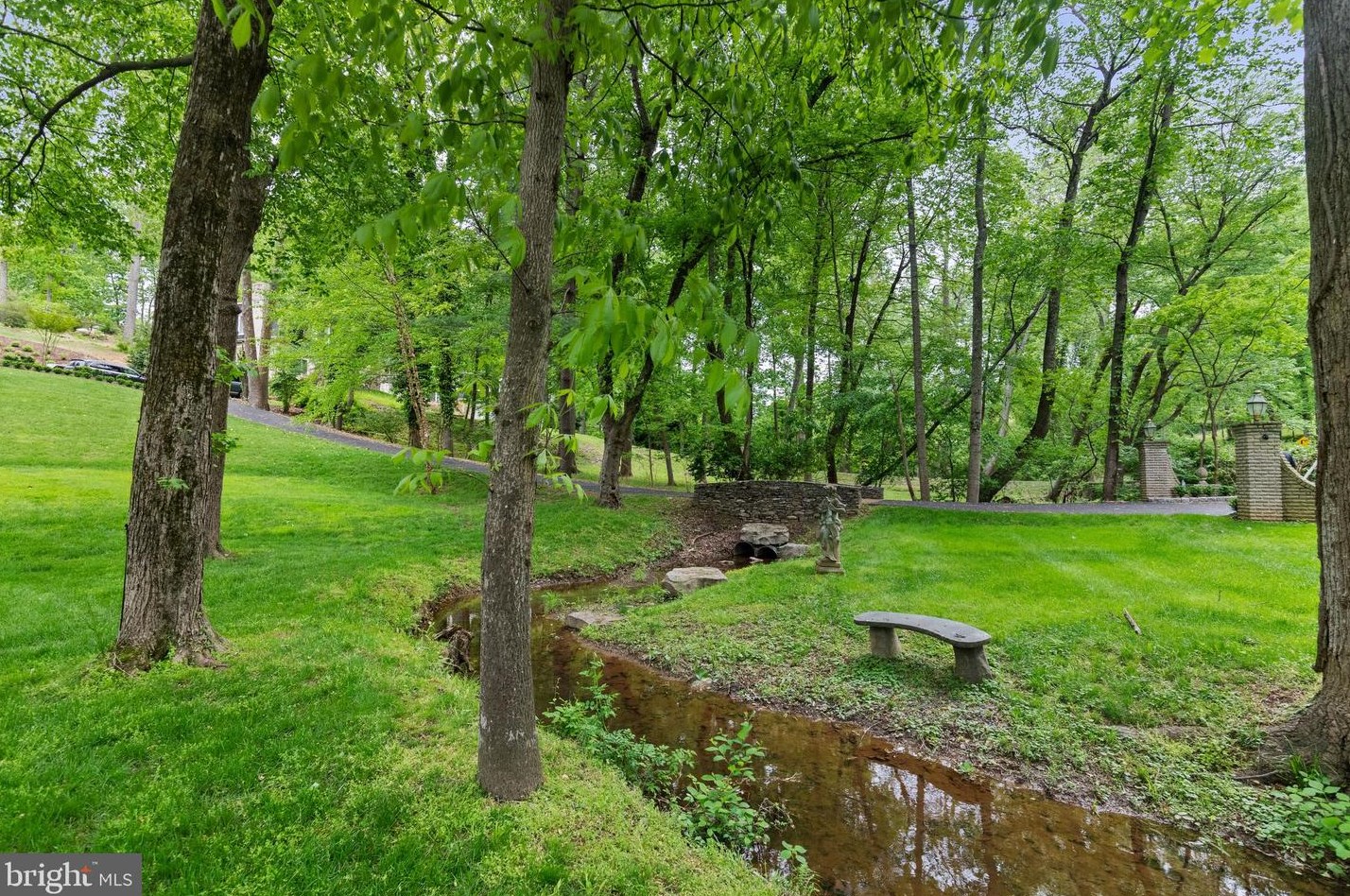 8751 Brook Rd, Mc Lean VA  22102-1507 exterior