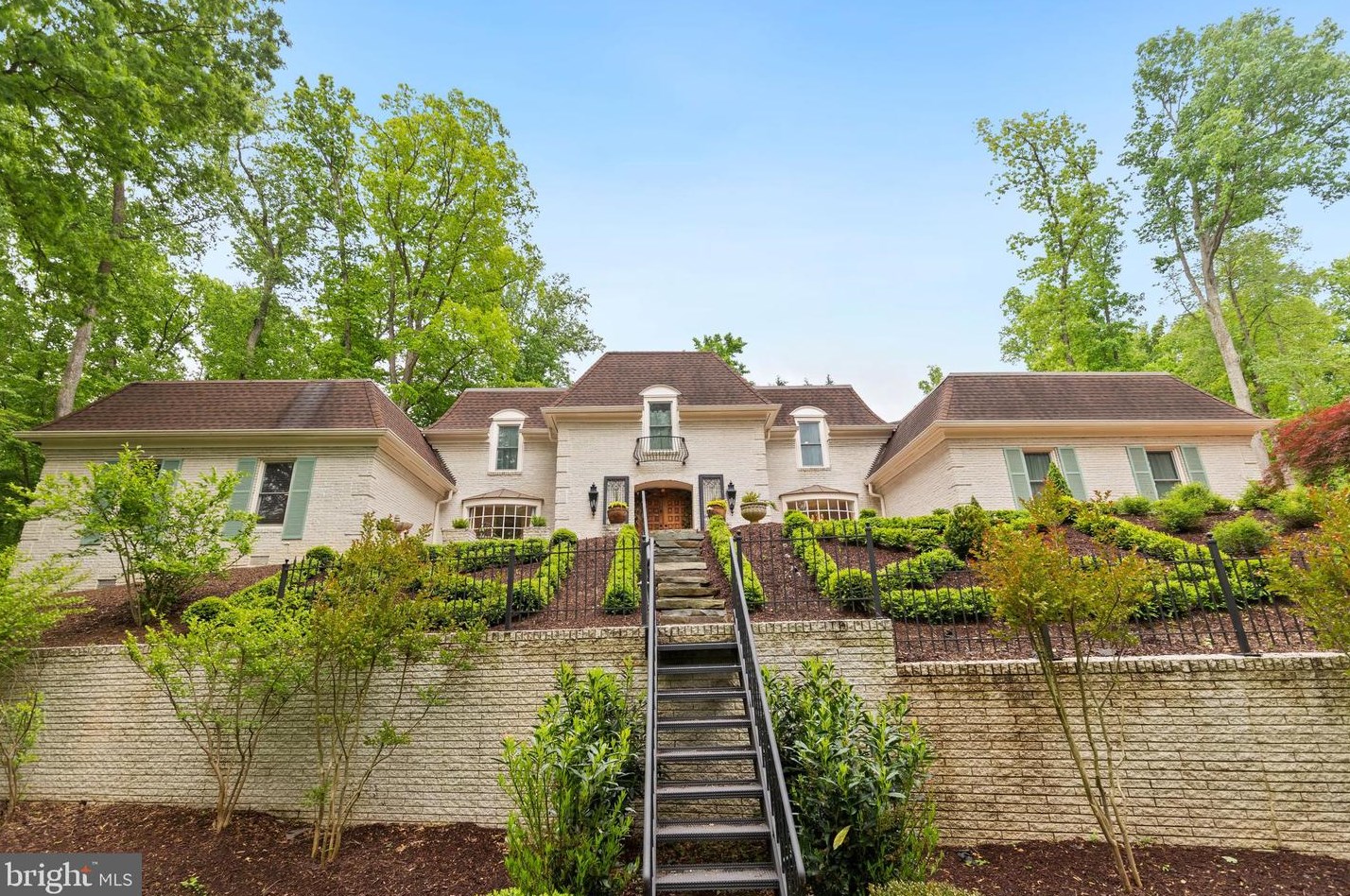 8751 Brook Rd, Mc Lean VA  22102-1507 exterior