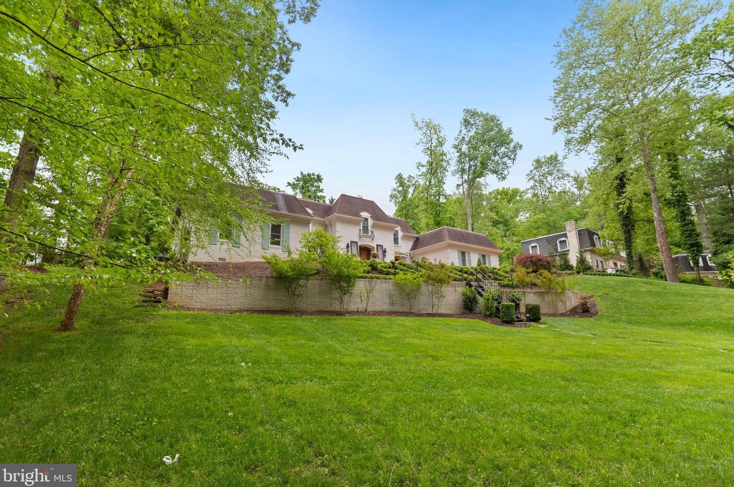 8751 Brook Rd, Mc Lean VA  22102-1507 exterior