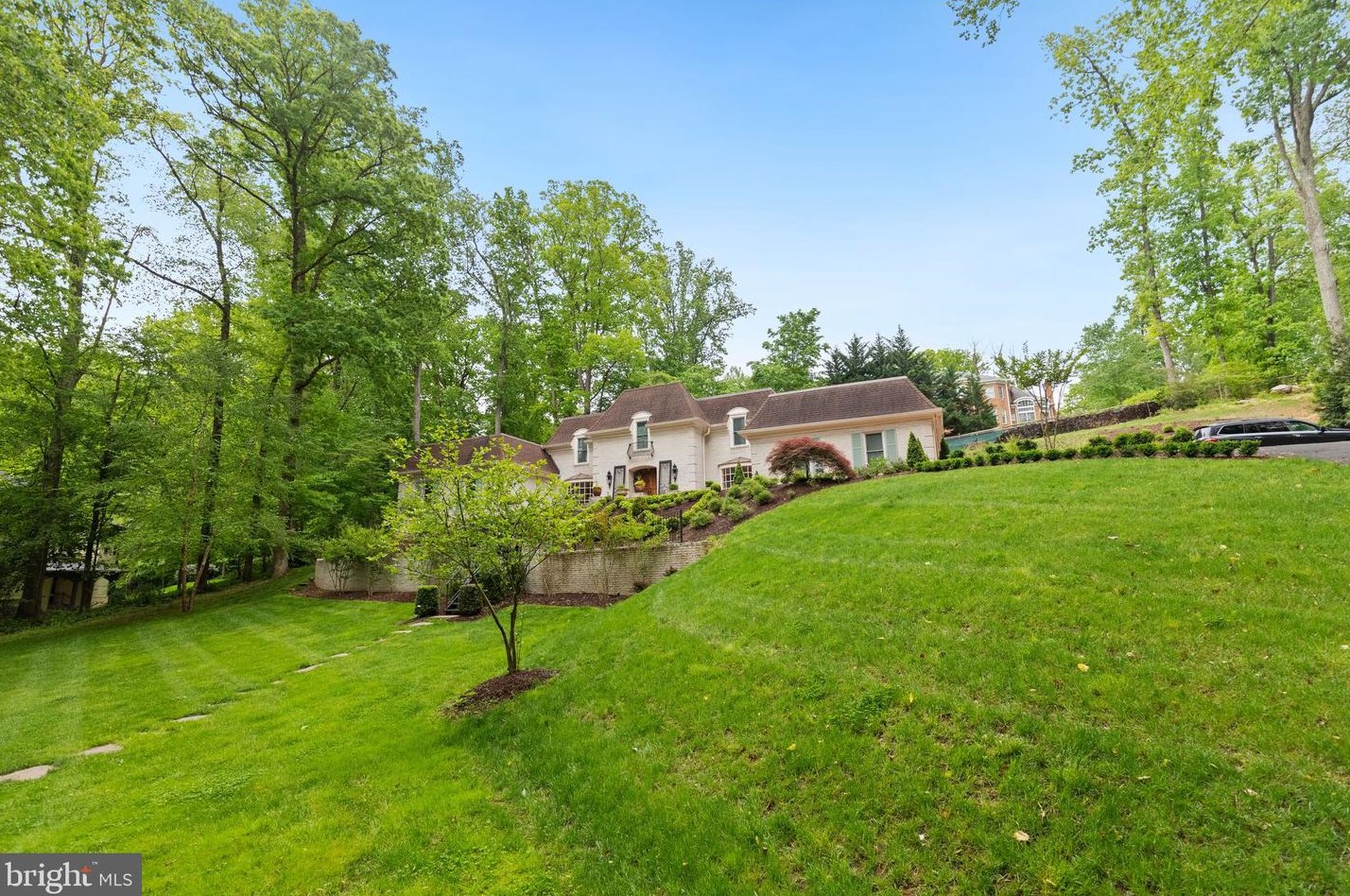 8751 Brook Rd, Mc Lean VA  22102-1507 exterior