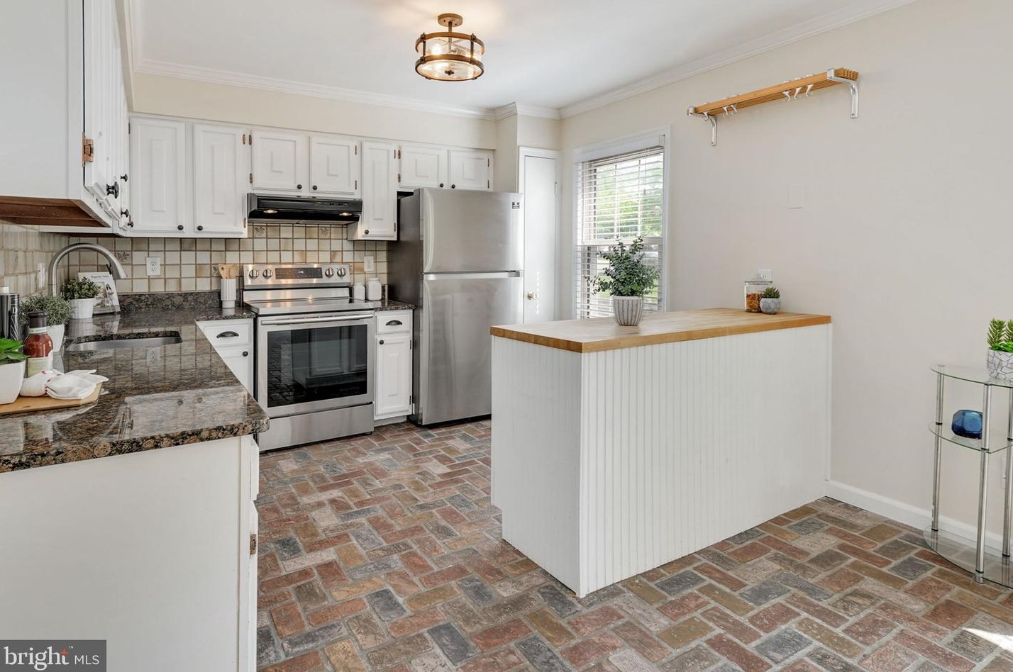 2923 Vlg Spg Ln, Vienna VA 22181-6112 exterior