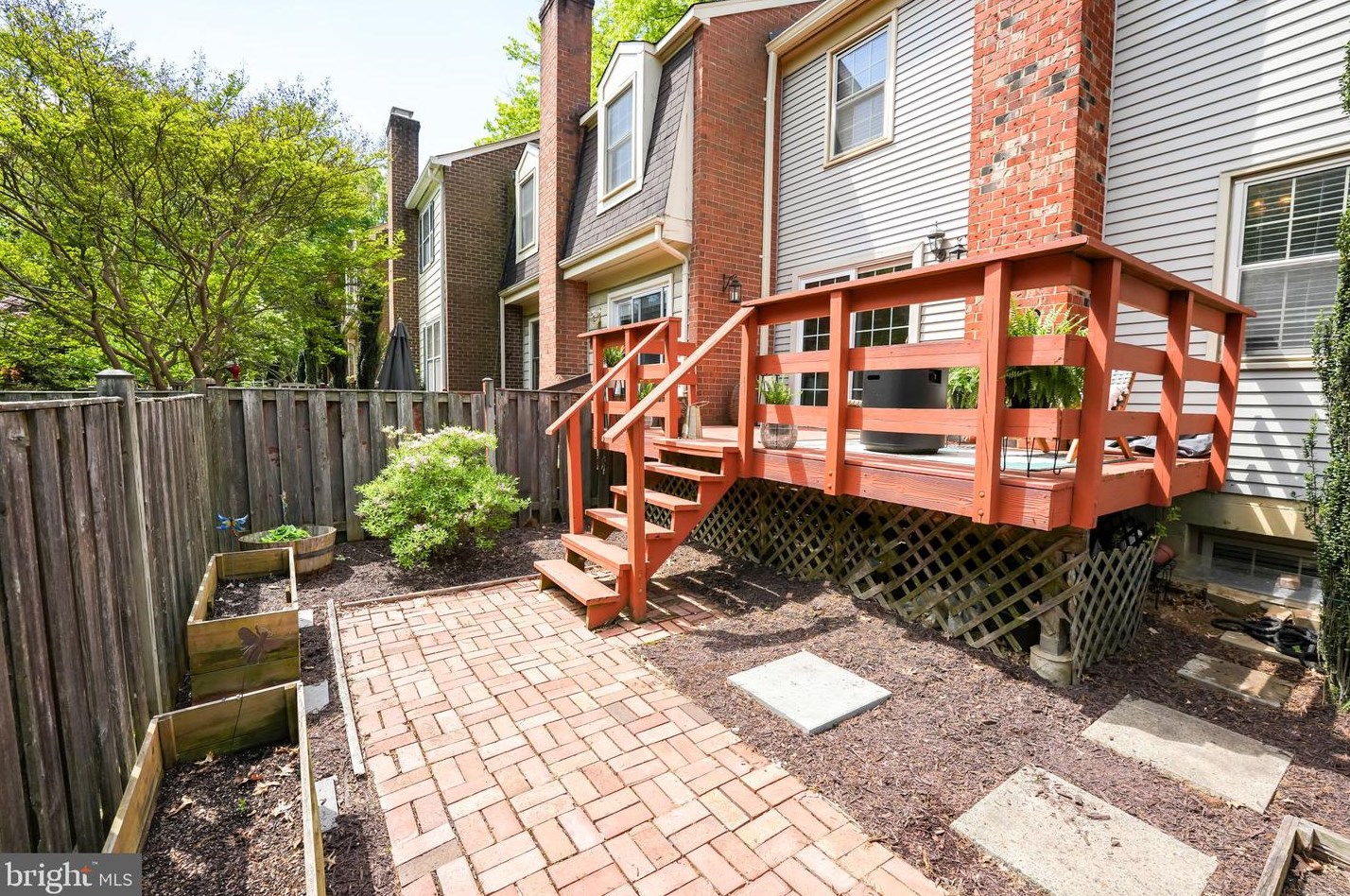 2923 Vlg Spg Ln, Vienna VA 22181-6112 exterior