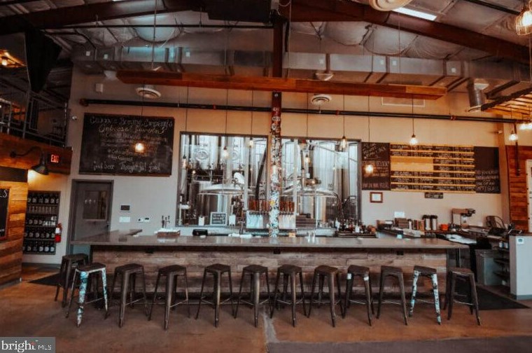 2923 Vlg Spg Ln, Vienna VA 22181-6112 exterior