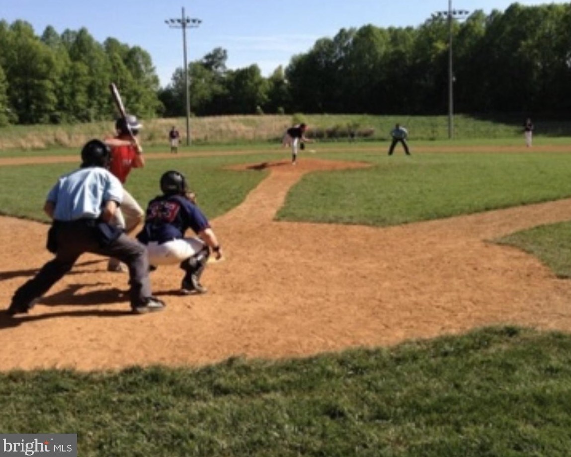 2923 Vlg Spg Ln, Vienna VA 22181-6112 exterior