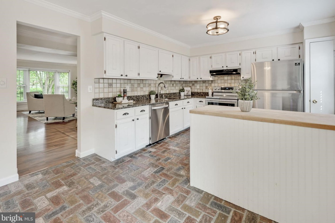 2923 Vlg Spg Ln, Vienna VA 22181-6112 exterior