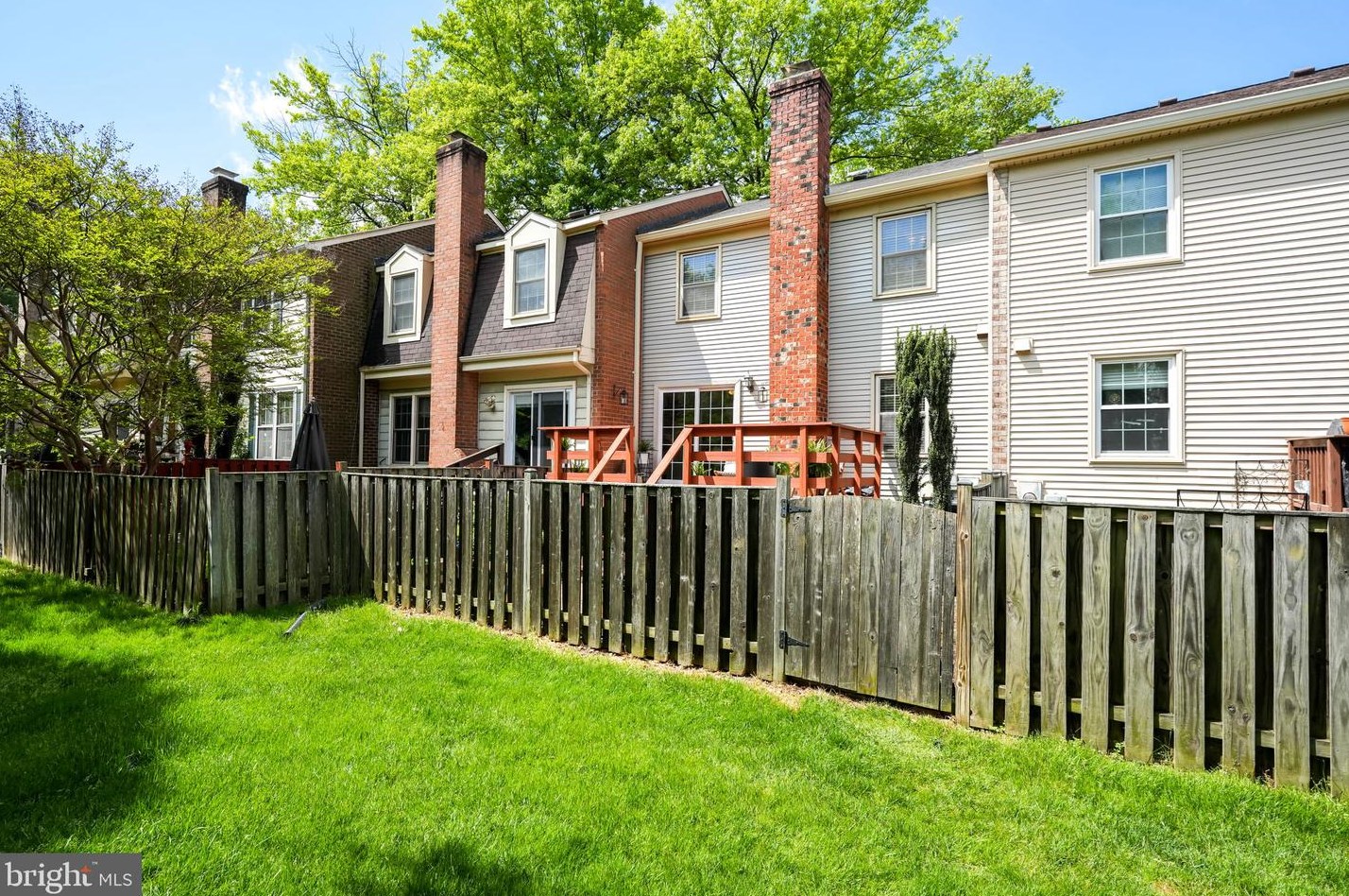 2923 Vlg Spg Ln, Vienna VA 22181-6112 exterior