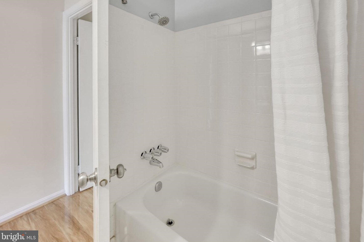 2923 Vlg Spg Ln, Vienna VA 22181-6112 exterior