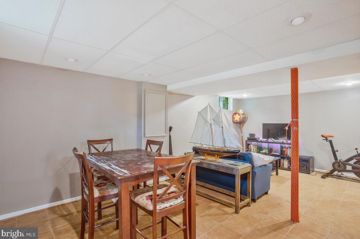 10420 Calumet Grove Dr, Fairfax VA  22032-3801 exterior