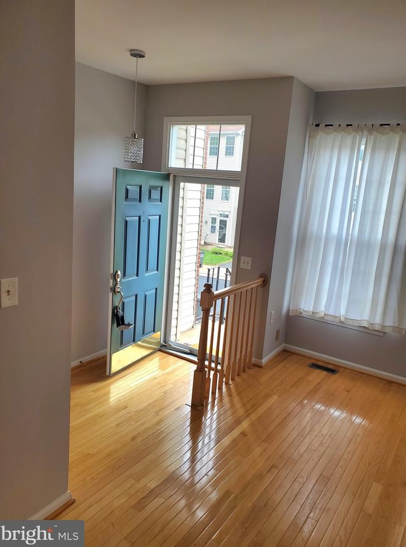 6205 Frosty Winter Ct, Centreville VA  20120-6016 exterior