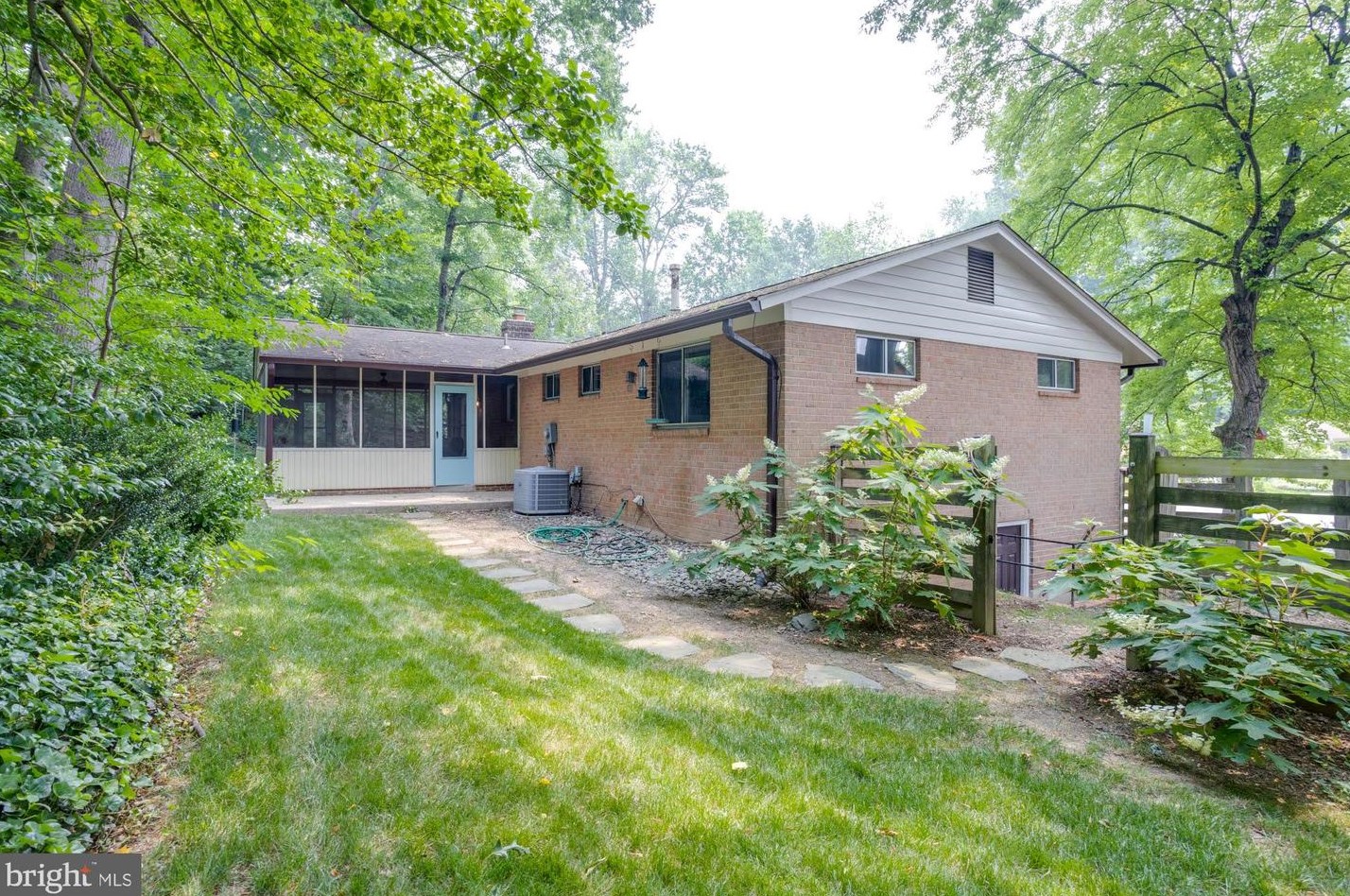 9700 Galsworth Ct, Fairfax VA 22032-2802 exterior