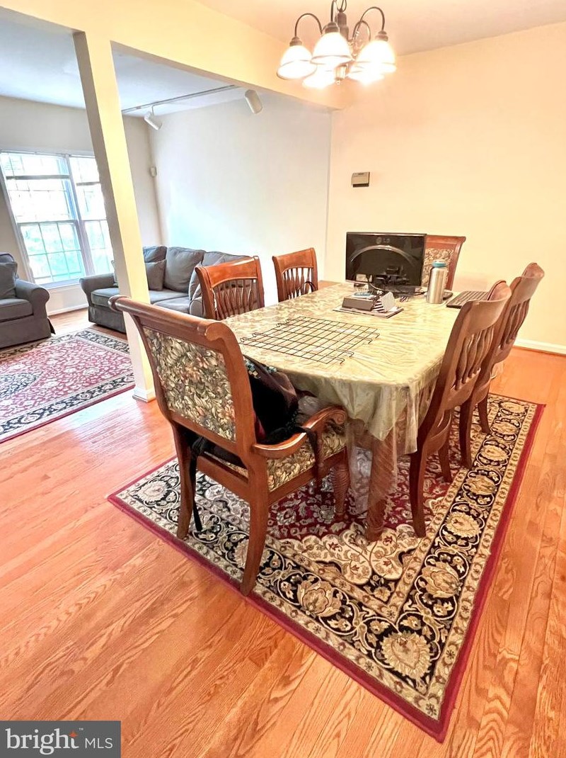 9693 Scotch Haven Dr, Vienna VA  22181-6130 exterior