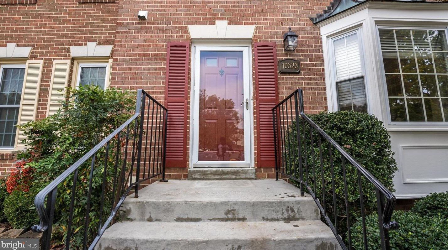 10323 Emerald Rock Dr, Vienna VA  22124-2705 exterior