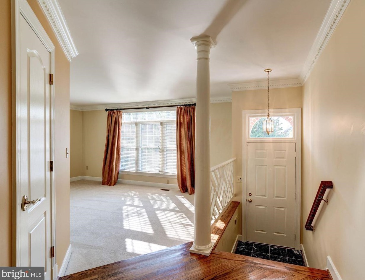 8100 Madrillon Ct, Vienna VA  22182-3750 exterior