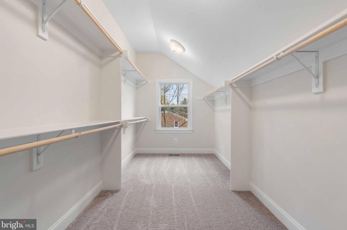 4719 Briggs Rd, Fairfax VA  22030-5704 exterior